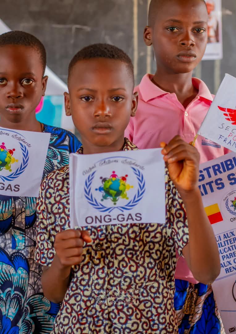 Distribution des kits scolaires — Glo Alladacomè